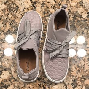 Brand New! Size 6 Steve Madden Dupe Sneakers